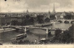 CPA Paris Panorama sur la Seine pris du Pont des Arts Tour Eiffel