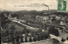 CPA Les Pyrenees Lourdes Vue generale du Sanctuaire prise du Chateau fort 