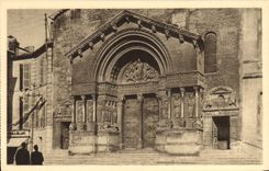 CPA Arles sur Rhone Facade de la Cathedrale St Trophime 