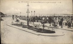 CPA Arcachon le Nouveau Boulevard et la Jetee Promenade 