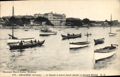 CPA Arcachon Gironde le Bassin a Maree haute devant le Grand hotel 