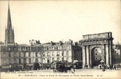 CPA Bordeaux Place et Porte de Bourgogne et Fleche Saint Michel 