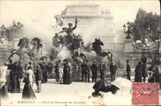 CPA Bordeaux Detail du Monument des Girondins 