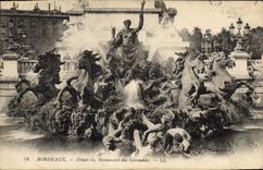 CPA Bordeaux Detail du Monument des Girondins 