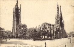 CPA Bordeaux Cathedrale et la Tour Pey Berland 