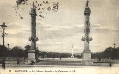 CPA Bordeaux les Colonnes Rostrales et les Quinconces 