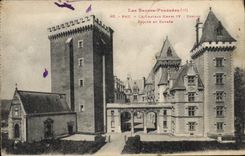 CPA Les Basses Pyrenees Pau le chateau Henri IV Donjon Facade et Entree 