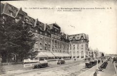 CPA La Baule sur Mer L L l'Hermitrage hotel et les nouveaux Boulevards 