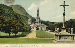 CPA Lourdes Le Calvaire Lreton et la Basilique 