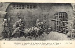 CPA Orleans Bas Relief de la Statue de Jeanne d'Arc la Prison en Captivite est maltraitee par ses ga