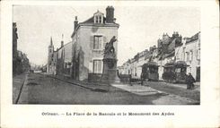 CPA Orleans La Place de la Bascule et le Monument des Aydes 