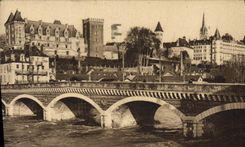 CPA Pau le Pont sur le Gave et Chateau Henri IV 