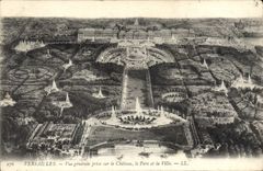 CPA Versailles Vue generale prise sur le Chateau le Parc et la Ville 