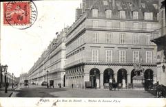 CPA Paris La Rue de Rivoli Statue de Jeanne D'Arc 