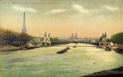 CPA Paris Vue sur la Seine du Pont Alexandre Tour Eiffel