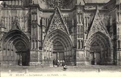 CPA Meaux La Cathedrale Les Portails