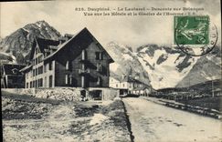 CPA Le Dauphine Le Lautaret Descente sur Briancon Vue sur les Hotels et le Gslacier de l'Homme