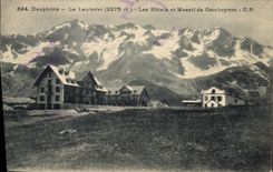 CPA Dauphine Le Lautaret les Hotels et le Massif du Combeynot