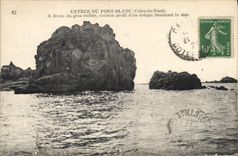 CPA Entree du Port Blanc (Cotes du Nord) A droite du gros rocher curieux profil d'un eveque benissan