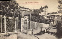 CPA  Les Hautes Pyrenees Argeles Tour Mendagne et Terrasse