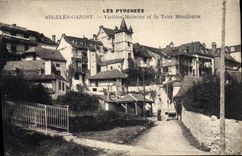CPA Argeles Gazost Les Pyrenees Vieilles Maisons et la Tour Mendagne