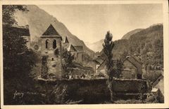 CPA La Douce France Les Pyrenees Le Village de Cedre sur la route de Gavarnie