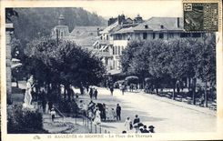 CPA Bagnerres de Bigorre La Place des Thermes