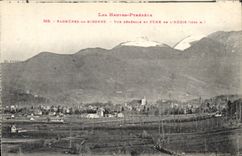 CPA Les Hautes Pyrenees Bagneres de Bigorre Vue generale et Pene de l'Heris