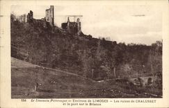 CPA Le Limousin Pittoresque Environs de Limoges Les ruines de Chalusset et le Pont sur la Briance