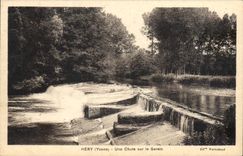 CPA Hery Yonne Une Chute sur le Serein 