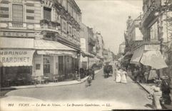 CPA Vichy La Rue de Nimes La Brasserie Gambrinus  Bardinet Tailleur