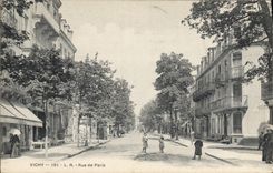 CPA Vichy Rue de Paris 