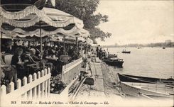 CPA Vichy Bords de l'Allier Chalet de Canotage 