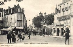 CPA Vichy Rue de Nimes 