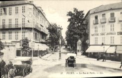 CPA Vichy La Rue de Paris 