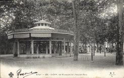 CPA Vichy Les Kiosques de l'ancien Parc 
