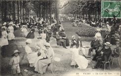 CPA Vichy Un Coin du Parc 