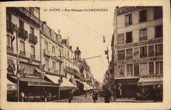 CPA Vichy Rue Georges Clemenceau 