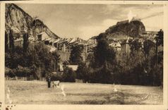 CPA Briancon et les Remparts A droite la France de Bourdelle 