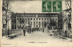 CPA Auxerre La Caserne Vauban Militaria