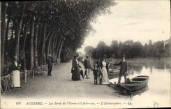 CPA Auxerre Les Bords de l'Yonne a l'Arbre sec L'Embarcadere 