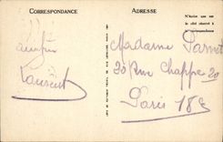 CPA Auxerre Place de l'Hotel de Ville La Tour de l'Horloge A la botte d'Or