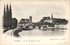 CPA Auxerre Vue prise des bords de l'Yonne 