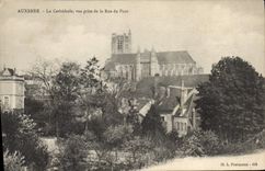 CPA Auxerre la Cathedrale vue prise de la rue du Pont 