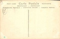 CPA Auxerre la Rue de l'Horloge l'horloge est etablie sur le mur meme de l'enceinte de la cite gallo