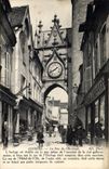 CPA Auxerre la Rue de l'Horloge l'horloge est etablie sur le mur meme de l'enceinte de la cite gallo