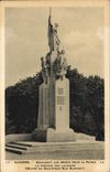 CPA Auxerre Monument aux Morts pour la Patrie le Partage des Lauriers Ceuvre de Sculpteur Max Blonda