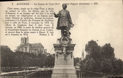 CPA Auxerre la Statue de Paul Bert par Peynot statuaire cette statue situee sur le vieux Pont a droi