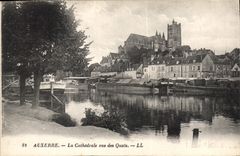 CPA Auxerre la Cathedrale vue des Quais 