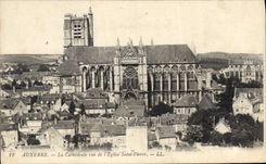CPA Auxerre la Cathedrale vue de l'Eglise Saint Pierre 